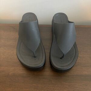 Crocs Size 9 Brooklyn Flip Flop Platform Sandals Black Wedge Thong Shoes